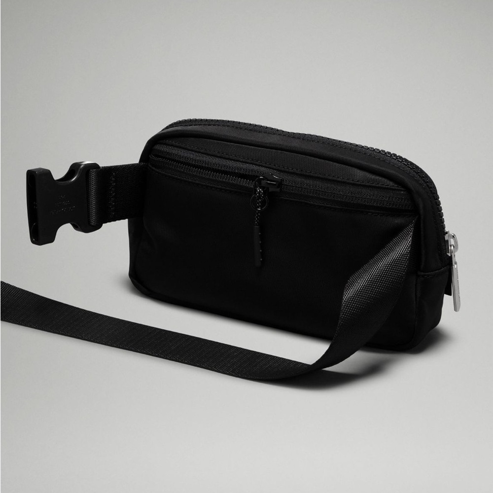 lululemon athletica Everywhere Belt Bag Mini -Black - Picture 13 of 15
